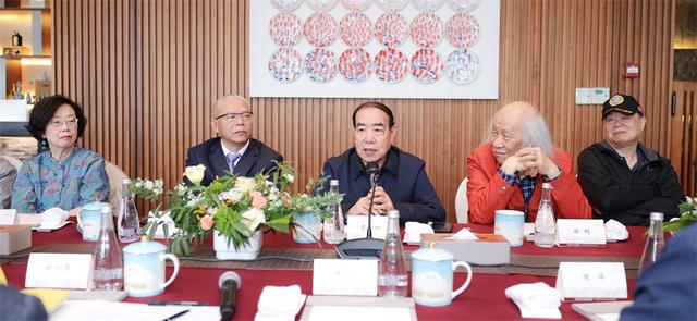 1696981932201.jpg 作家谈ChatGPT:它给我们提了个醒澎湃新闻2023-04-15 17:44澎湃新闻2023-04-15 17:44