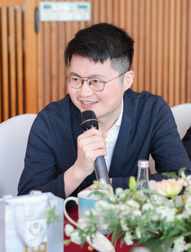 1696981932886.jpg 作家谈ChatGPT:它给我们提了个醒澎湃新闻2023-04-15 17:44澎湃新闻2023-04-15 17:44
