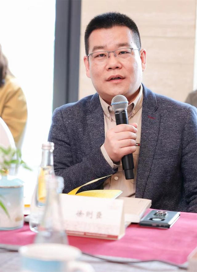 1696981933061.jpg 作家谈ChatGPT:它给我们提了个醒澎湃新闻2023-04-15 17:44澎湃新闻2023-04-15 17:44