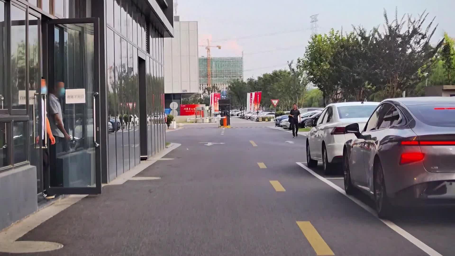 1702715644806.jpg 平行驾驶:5G行业与智能驾驶技术的完美融合