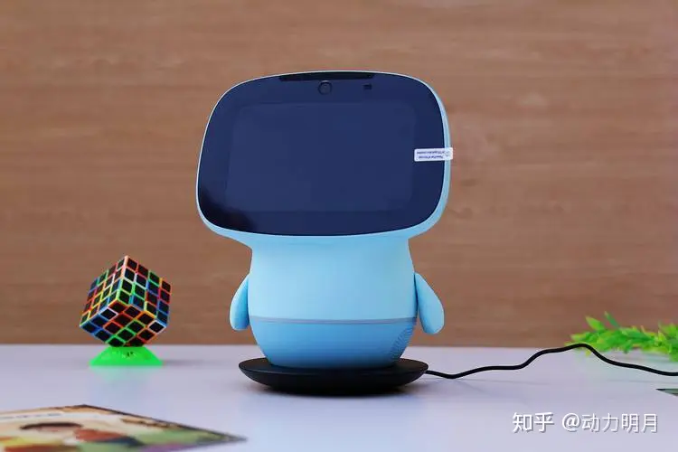 1711359085035.jpg 聪聪AI陪伴教育机器人:全面解析其硬件功能与使用体验