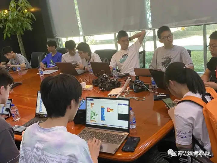 1716449064179.jpg 人工智能真的会有感情吗?未来与爱的科技盛宴等待你