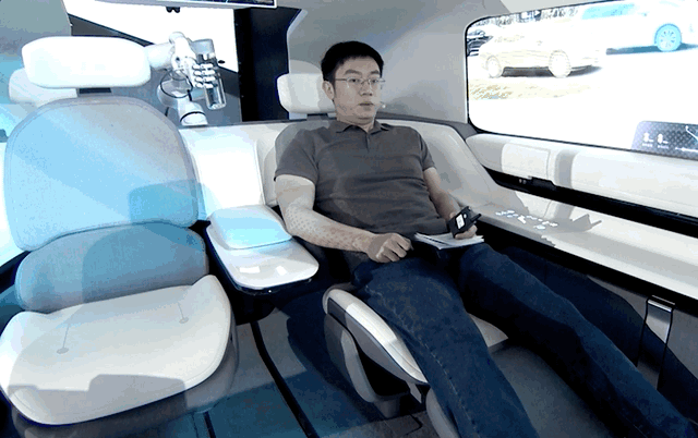 1685149123966.gif 出行生态如何协同治理?ChatGPT时代,城市大脑的挑战与可能