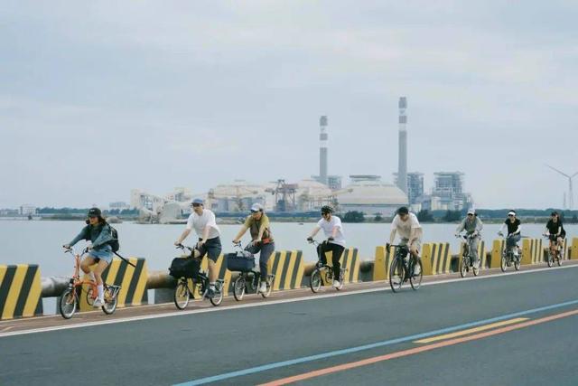 1686212970893.jpeg 从蕉下《所有的太阳》谈起,承认吧,你不想和ChatGPT谈心了