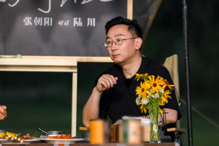 1687053323129.png 星空下的对话跨界新尝试:与陆川围炉夜话,探索生活中的物理与电影魅力?