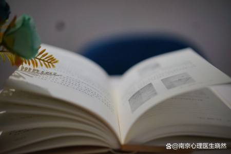 1688633950739.jpeg 人工智能能否取代心理咨询:技术的发展与精神的修通