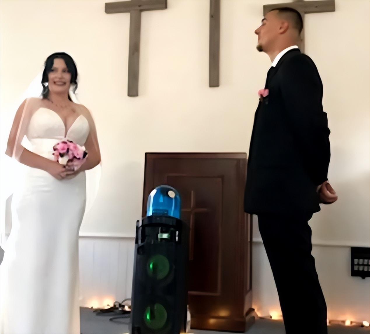 1689096448797.jpeg ChatGPT第一次当婚礼司仪,新婚夫妇和宾客们都很满意